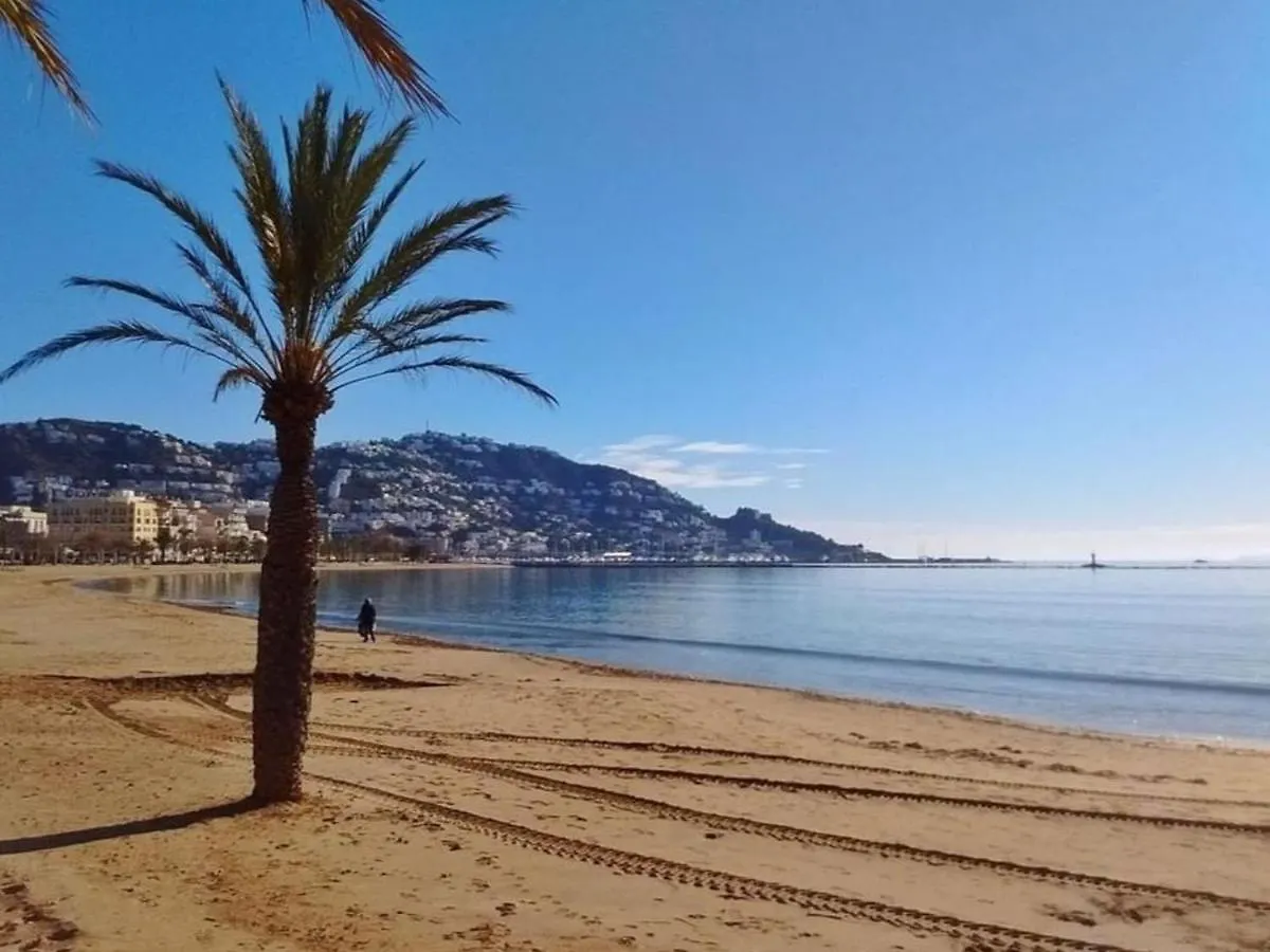 Estudio Renovado Con Terraza A 200M De La Playa De Roses + Parking Privado Y Climatizacion - Es-258-14 Apartment