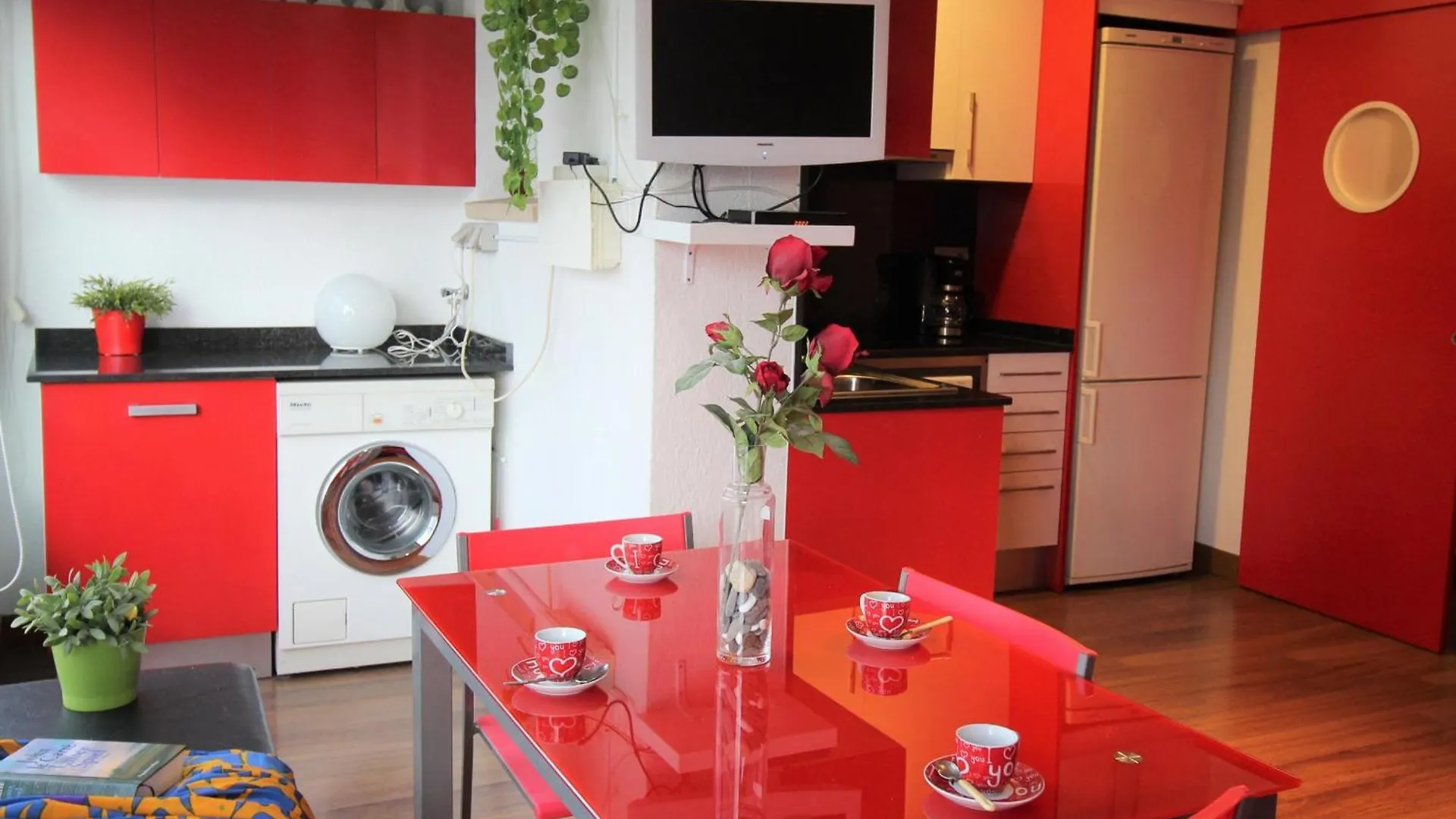Estudio Renovado Con Terraza A 200M De La Playa De Roses + Parking Privado Y Climatizacion - Es-258-14 contacts