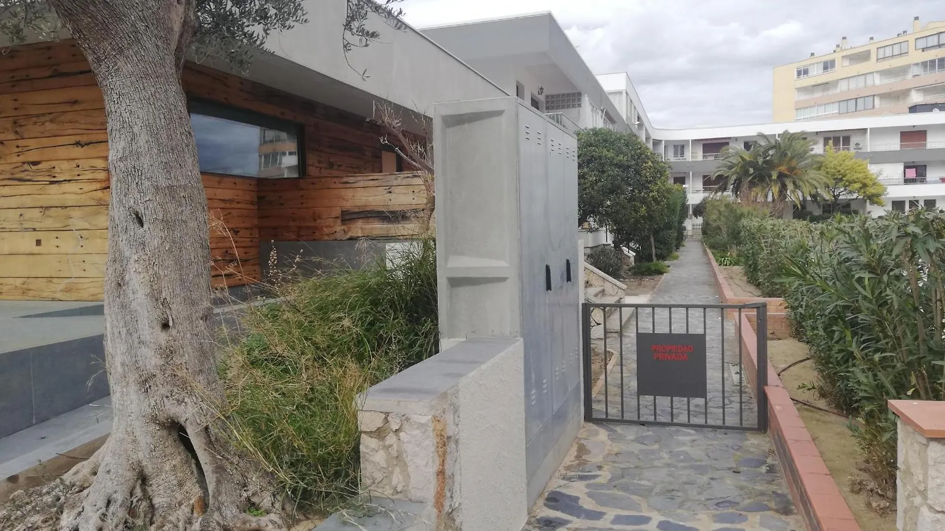 Estudio Renovado Con Terraza A 200M De La Playa De Roses + Parking Privado Y Climatizacion - Es-258-14 0*,  Spain